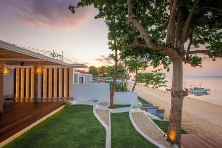 White Whale Beachfront Pool Villa, Ban Bang Po, Thailand