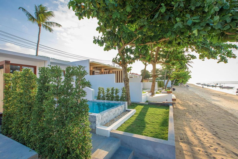 White Whale Beachfront Pool Villa, Ban Bang Po, Thailand