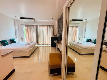 Ree Riverside hotel, Bangkok, Thailand