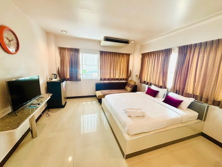 Ree Riverside hotel, Bangkok, Thailand