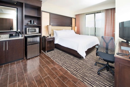 Embassy Suites by Hilton Fayetteville Fort Bragg, Fayetteville, United States