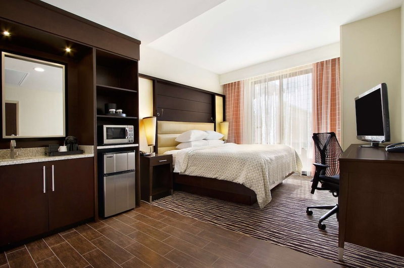 Embassy Suites by Hilton Fayetteville Fort Bragg, Fayetteville, United States