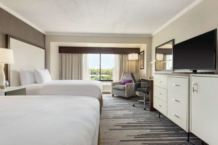 DoubleTree by Hilton Milwaukee/Brookfield, Brookfield, United States