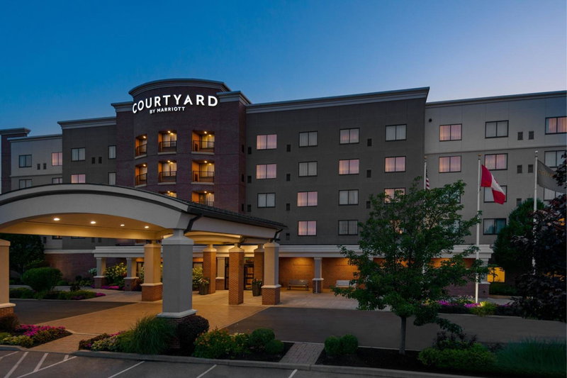 Courtyard by Marriott Buffalo Airport, Cheektowaga, United States