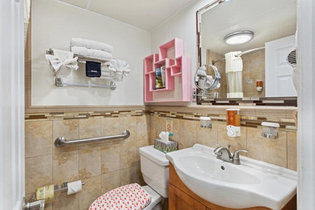Plaza Beach Hotel - Beachfront Resort, St Pete Beach, United States