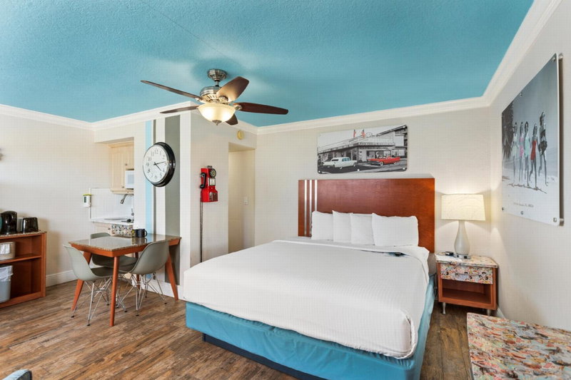 Plaza Beach Hotel - Beachfront Resort, St Pete Beach, United States