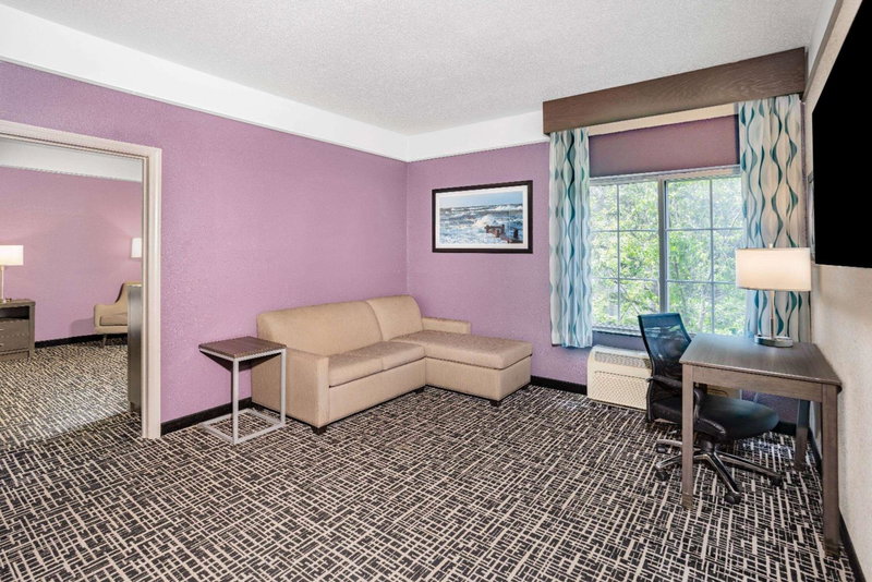 La Quinta Inn & Suites by Wyndham Norfolk, Norfolk, United States