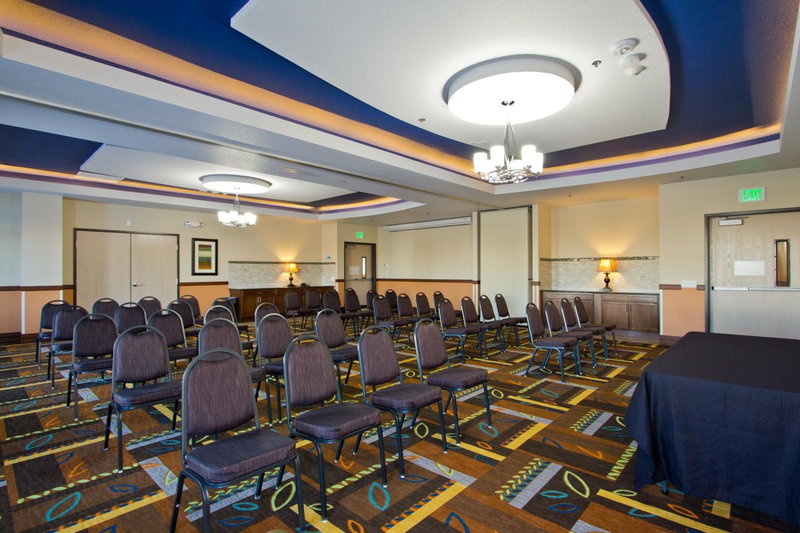 Holiday Inn Express and Suites Denver East Peoria Street by IHG, Denver, United States
