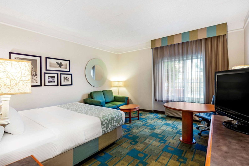 La Quinta Inn & Suites by Wyndham Fremont Silicon Valley, Fremont, United States