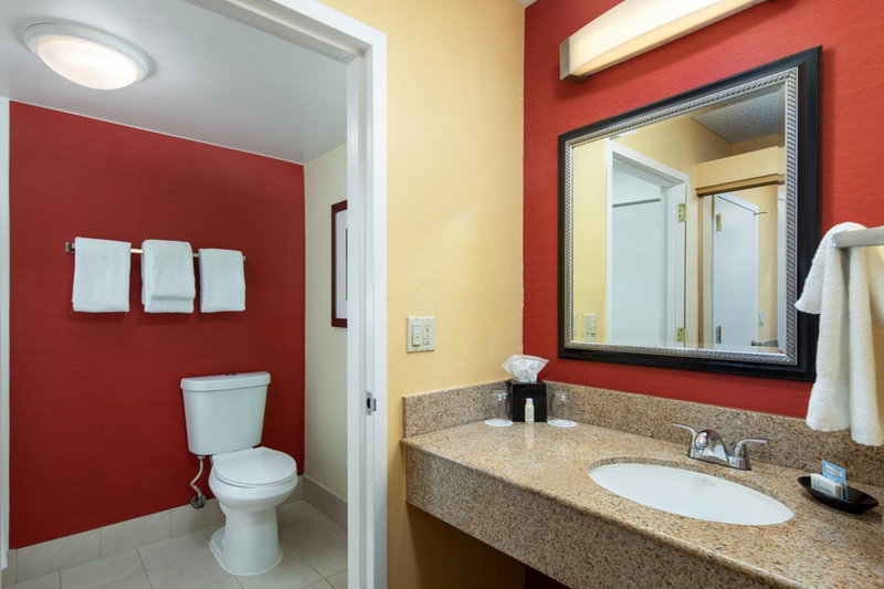 Courtyard by Marriott San Diego Sorrento Valley, Sorrento, United States