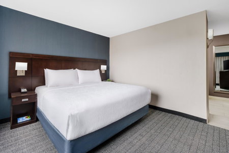Courtyard by Marriott Manchester-Boston Regional Airport, Manchester, United States