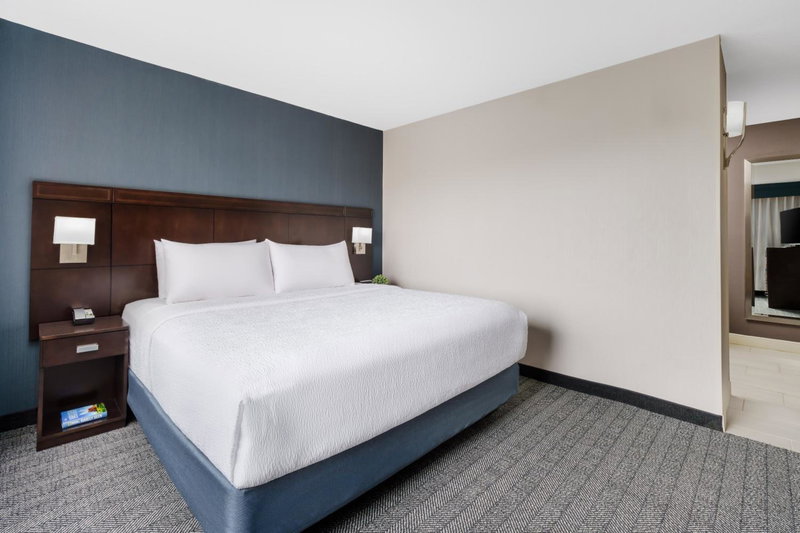 Courtyard by Marriott Manchester-Boston Regional Airport, Manchester, United States