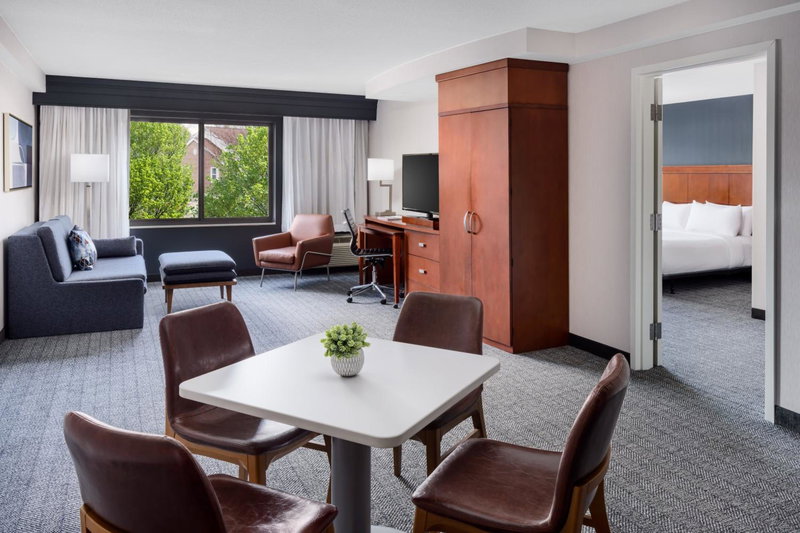 Courtyard by Marriott Manchester-Boston Regional Airport, Manchester, United States