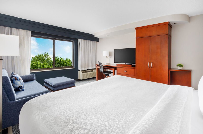 Courtyard by Marriott Manchester-Boston Regional Airport, Manchester, United States