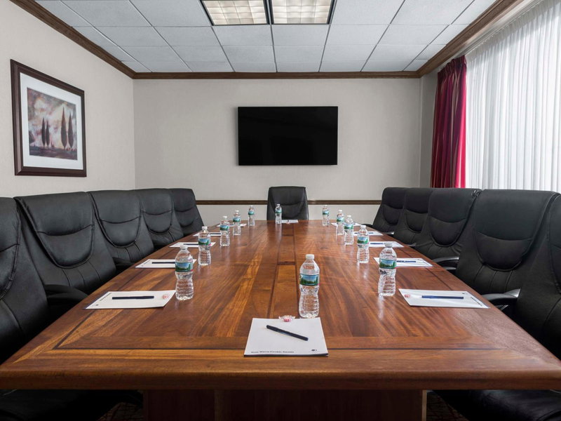 DoubleTree by Hilton Fort Lee/George Washington Bridge, Fort Lee, United States