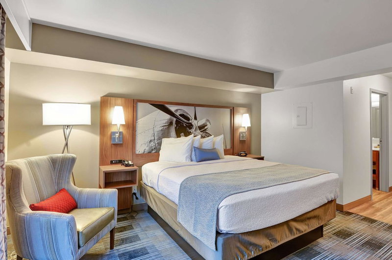Executive Residency by Best Western Navigator Inn & Suites, Everett, United States