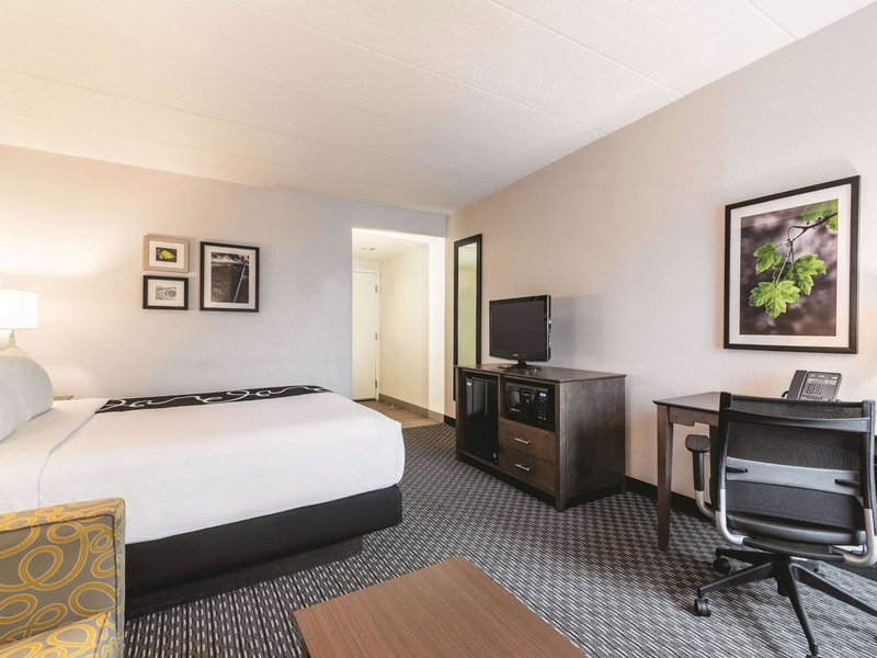 La Quinta by Wyndham Salem NH, Salem, United States