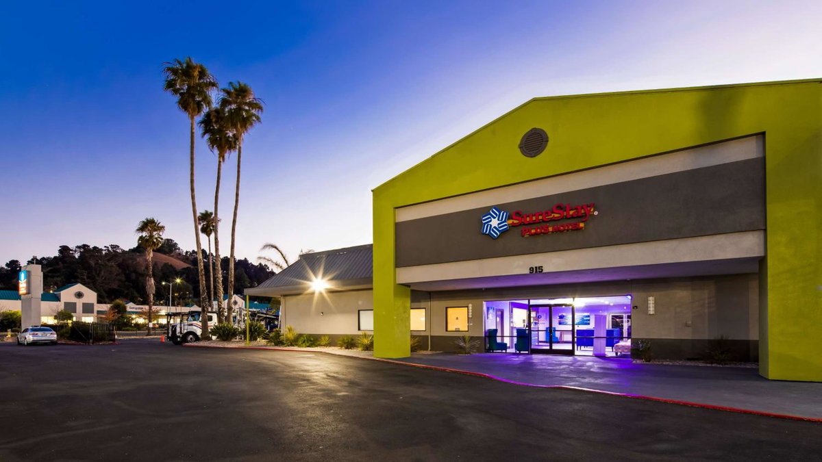 Hotel · SureStay Plus Hotel by Best Western Point Richmond, Richmond