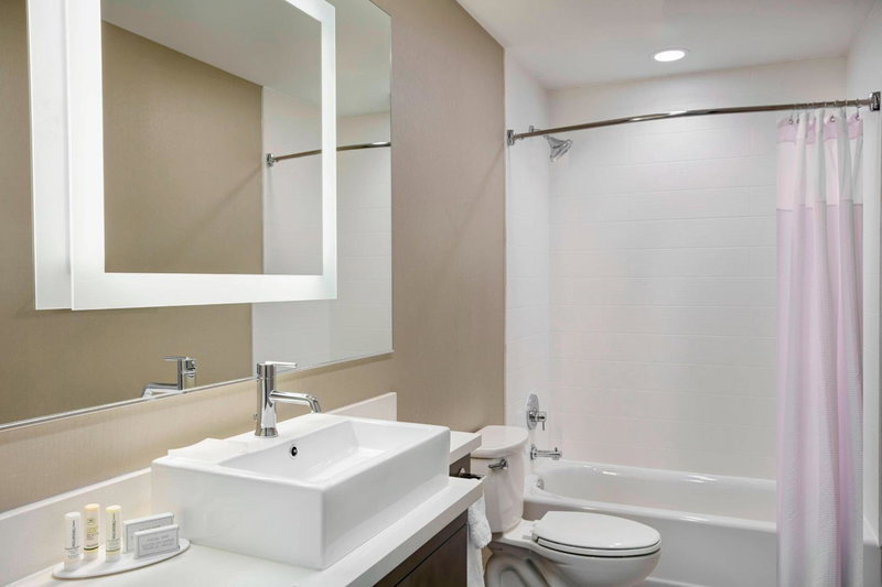 SpringHill Suites by Marriott Milwaukee Downtown, Milwaukee, United States