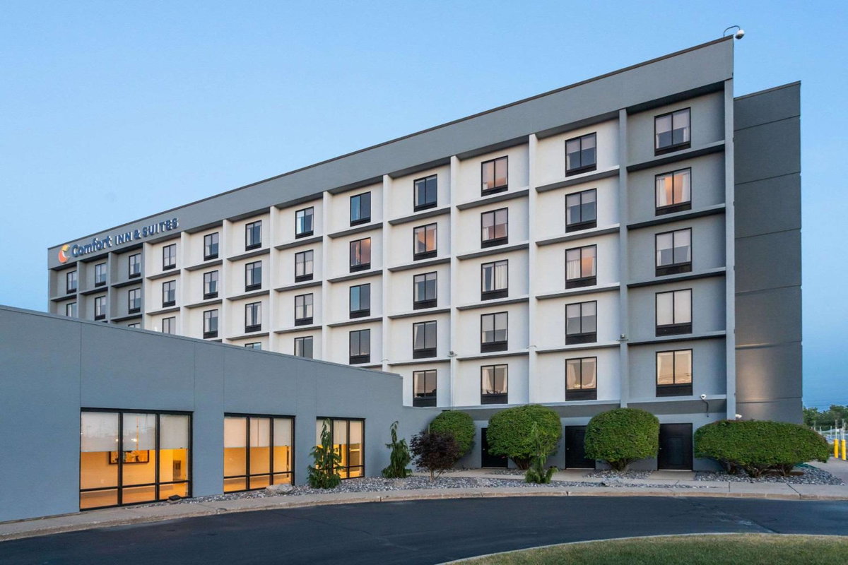 Hotel · Comfort Inn & Suites Buffalo Airport, Buffalo