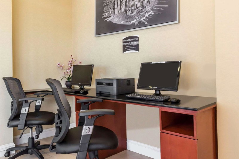 Comfort Inn & Suites LaGuardia Airport, Queens, United States