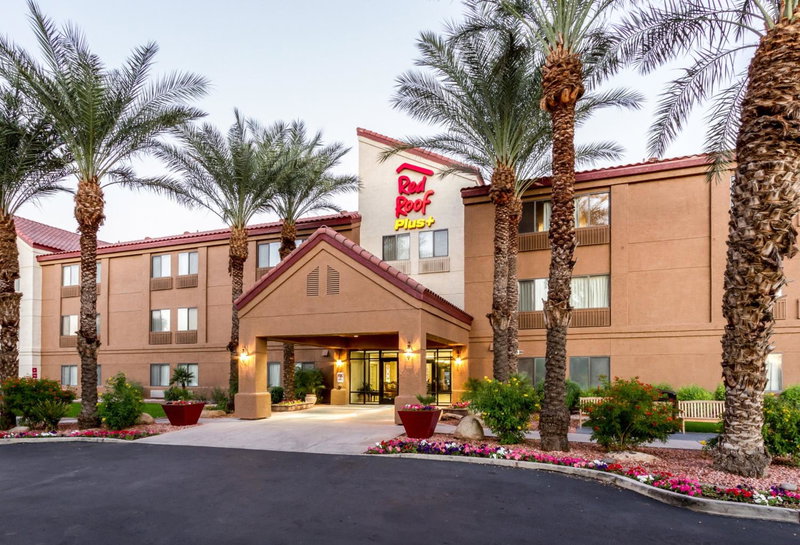 Red Roof Inn PLUS+ Tempe - Phoenix Airport, Tempe, United States