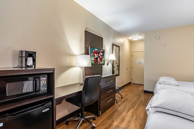 Red Roof Inn PLUS+ Tempe - Phoenix Airport, Tempe, United States