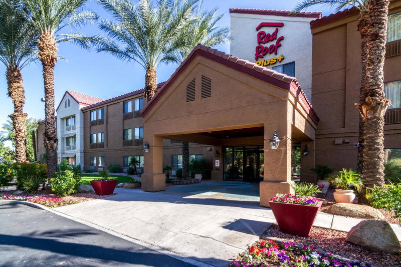 Red Roof Inn PLUS+ Tempe - Phoenix Airport, Tempe, United States