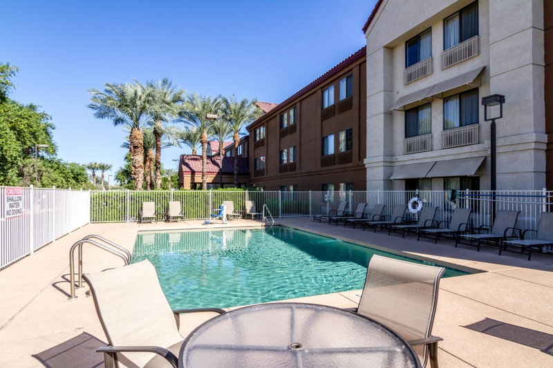 Red Roof Inn PLUS+ Tempe - Phoenix Airport, Tempe, United States