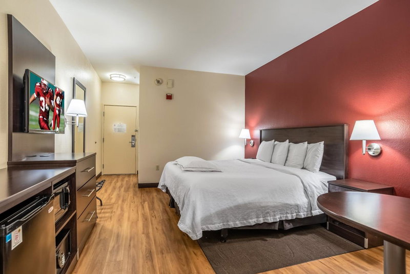 Red Roof Inn PLUS+ Tempe - Phoenix Airport, Tempe, United States