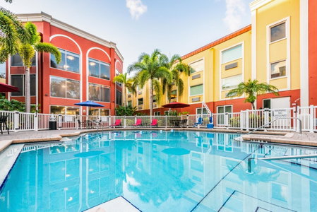 Holiday Inn Express Hotel & Suites Bradenton West by IHG, Bradenton, United States