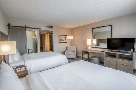 Embassy Suites by Hilton Chicago Schaumburg Woodfield, Schaumburg, United States