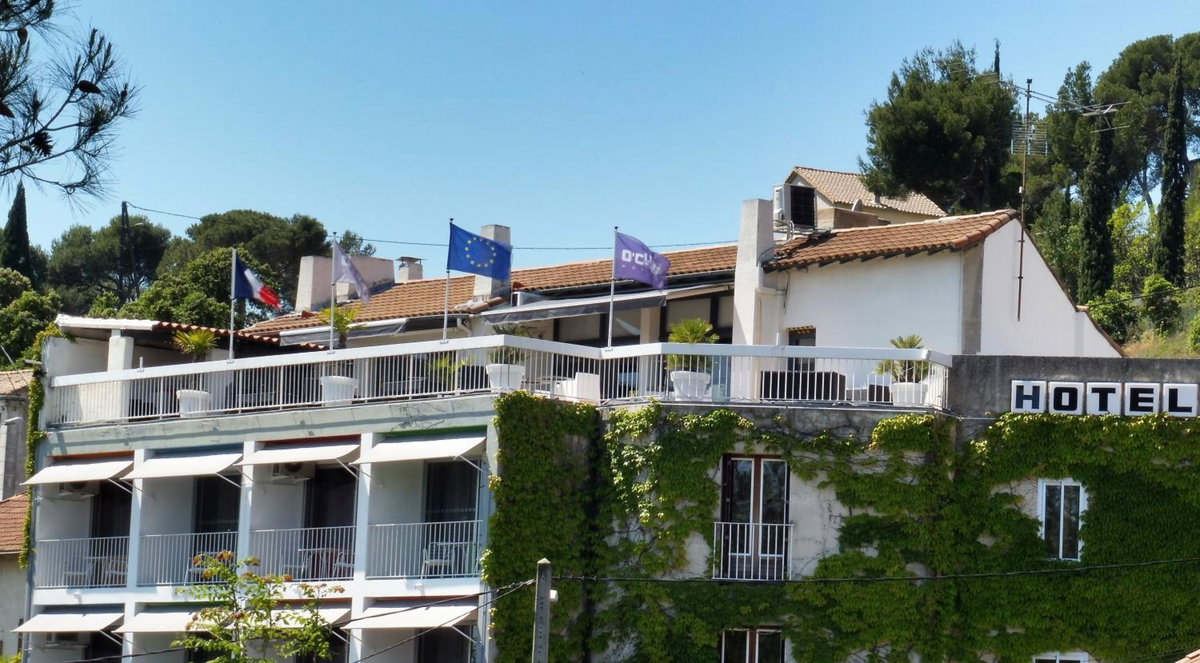 Hotel · Cit'Hotel L'Oasis d'Avignon, Villeneuve-lès-Avignon