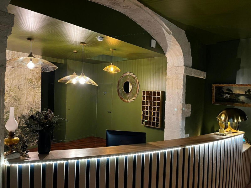 Hôtel Abalone - Centre Gare, Nîmes, France
