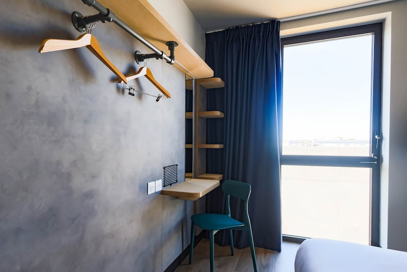 ibis Budget La Rochelle Centre Gare, La Rochelle, France