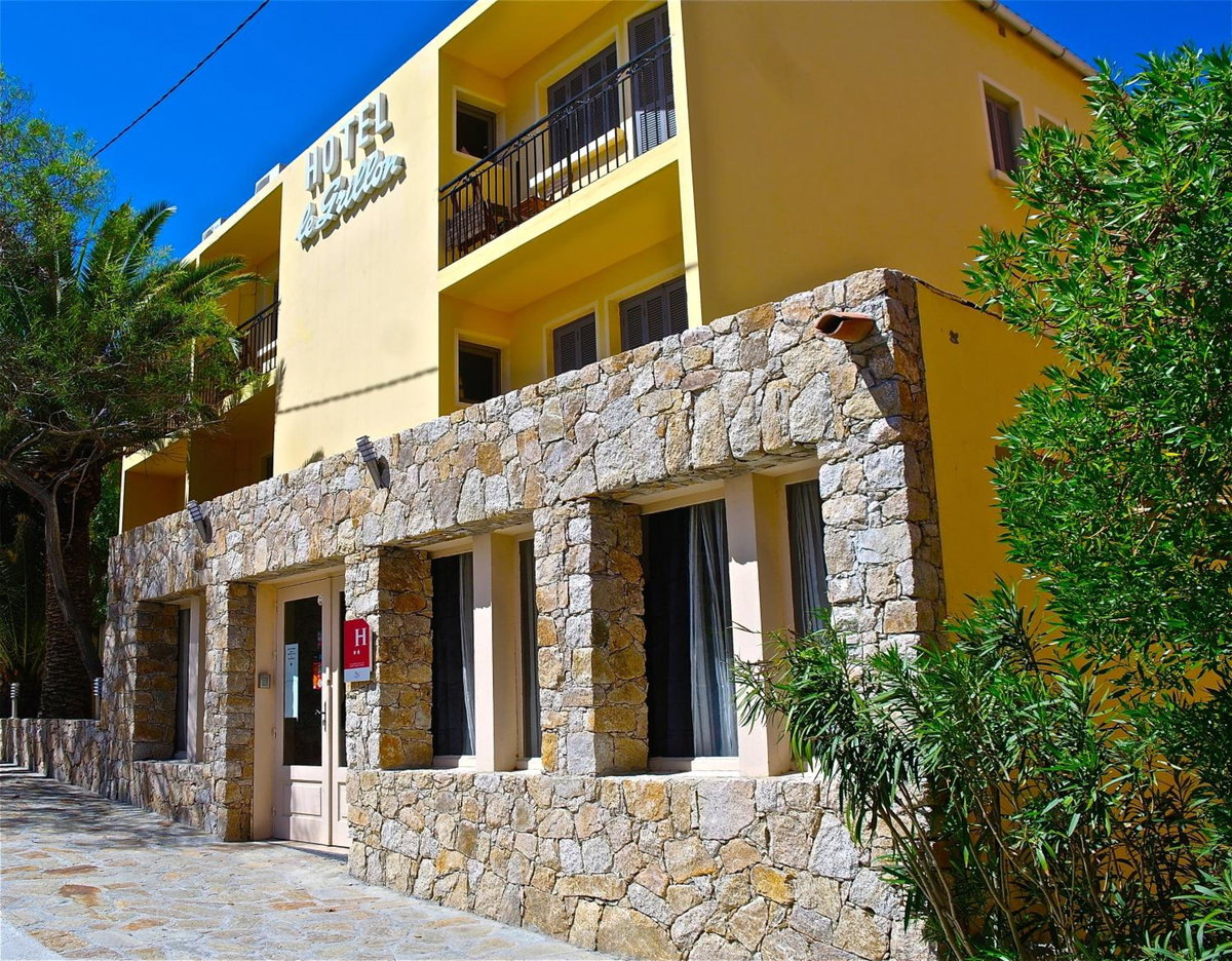 Hôtel le Grillon, France