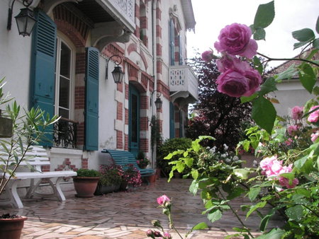 L'Oustal, Bourges, France