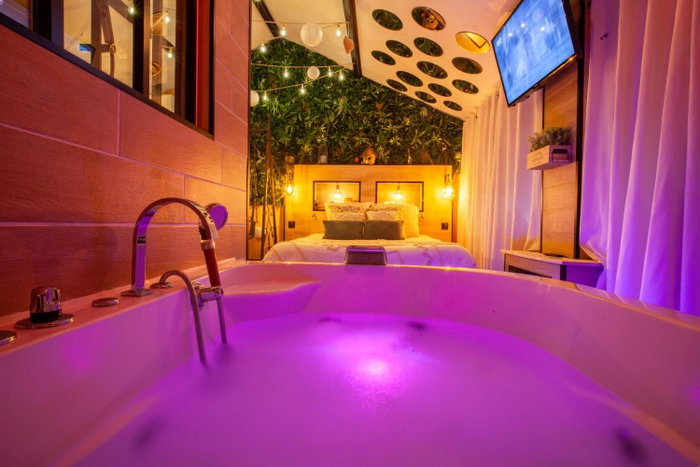 Love Room Romantique Les Petits Plaisirs, Angers, France