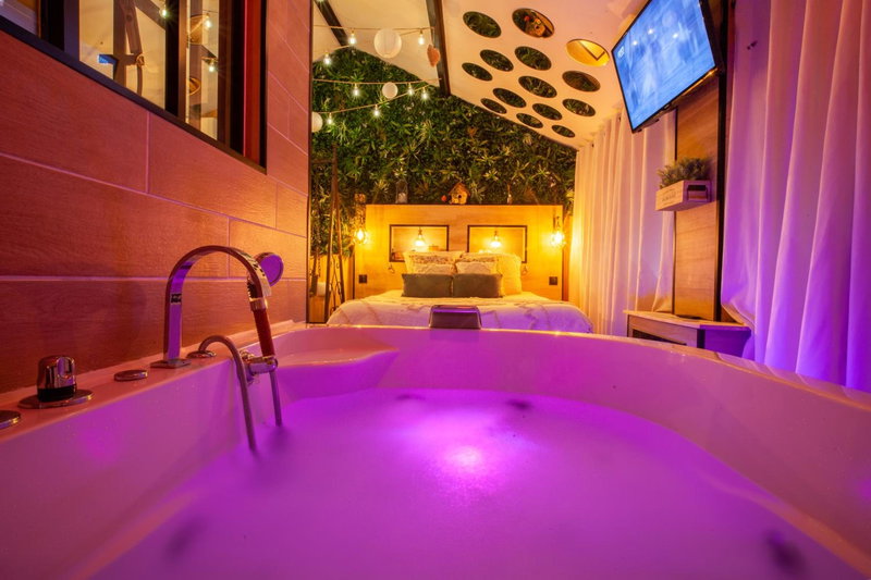 Love Room Romantique Les Petits Plaisirs, Angers, France