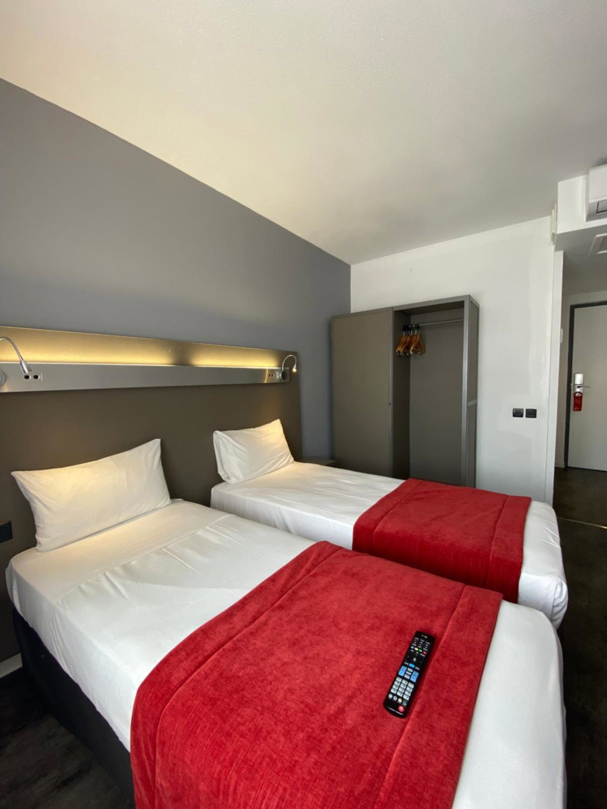 Hotel · The Originals City, Hôtel Les Dômes, Perpignan Sud Saleilles, Perpignan