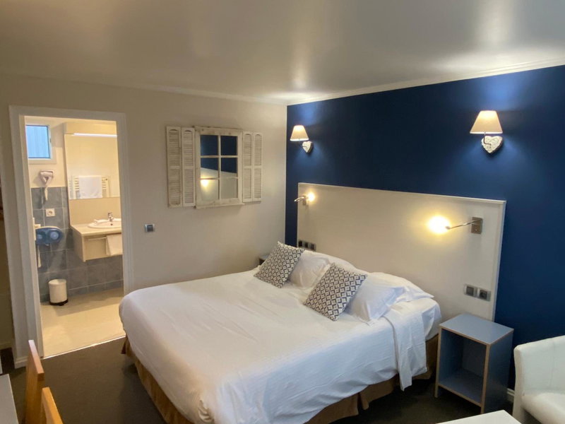 Contact hôtel - Hôtel Les Bleuets & SPA, Honfleur, France