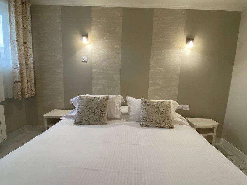 Contact hôtel - Hôtel Les Bleuets & SPA, Honfleur, France
