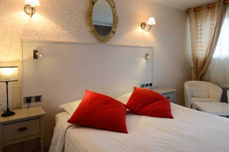 Contact hôtel - Hôtel Les Bleuets & SPA, Honfleur, France