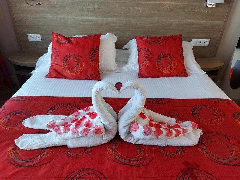 Contact hôtel - Hôtel Les Bleuets & SPA, Honfleur, France