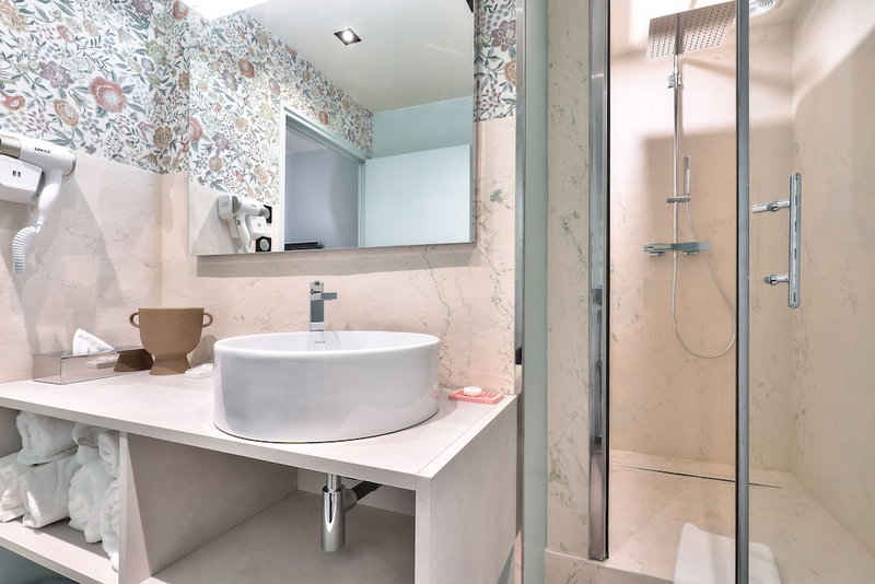 Hôtel 33 Marbeuf, Paris, France