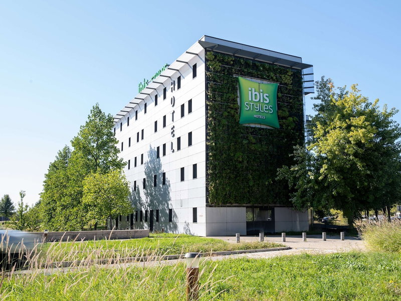 ibis Styles Romans Valence Gare Tgv, Alixan, France