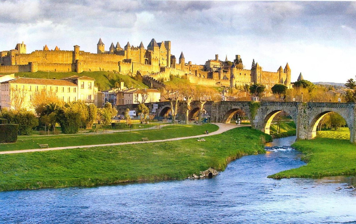 Hotel · découvrez une ancienne maison de drapier du XVII siecle au coeur de bastide, Carcassonne