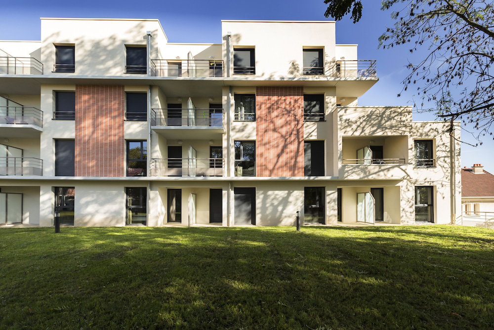 Hotel · ZENAO Appart'hotel Nevers, Nevers