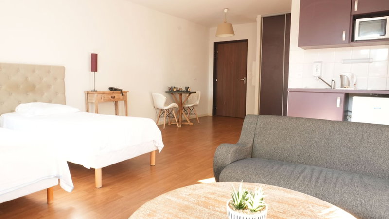 ZENAO Appart'hotel Nevers, Nevers, France