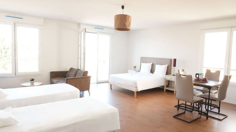 ZENAO Appart'hotel Nevers, Nevers, France
